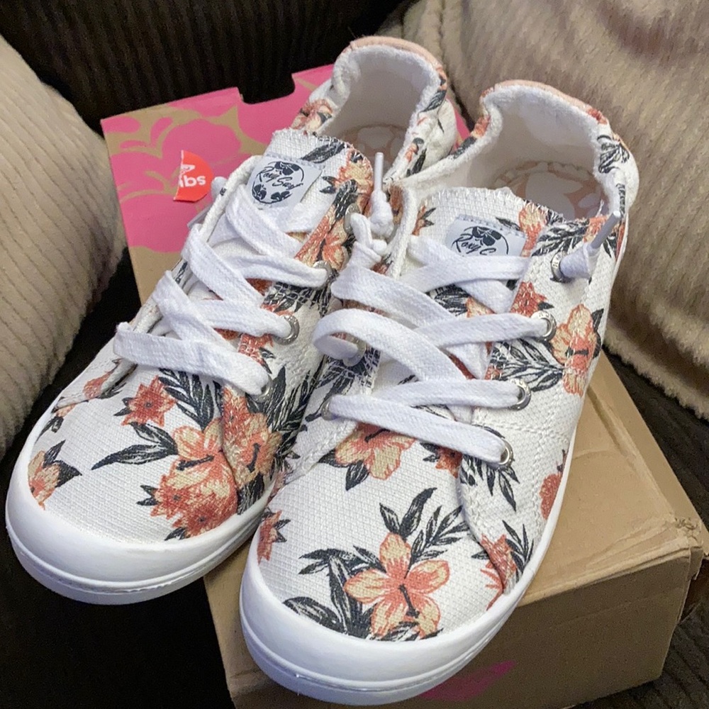 Flower print roxy brand shoes